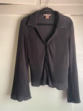 Coco & Shay Black Pinstripe Long-Sleeve Button Shirt
